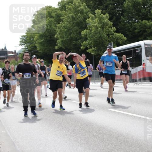29.06.2025 - hella hamburg halbmarathon Jannik Wohlers http://msf.ph/oto/8141355 29.06.2025 10:43:41 Lombardsbrücke 1026, 1095, 1306, 1459, 1802, 1804, 2073, 2186, 2692, 3065, 3596, 4627, 4636, 4898, 5001, 5127, 5730, 5731, 5902, 5905, 6895, 7326, 7610, 7818, 8591, 8763, 8870, 8957, 9073, 9879, 11955, 12445, 12520, 13629, 13809, 13973, 13987, 14031, 14474, 14544, 14842, 14874, 15675, 15719, 16244, 16308, 16862, 17293, 17582 meine-sportfotos.de