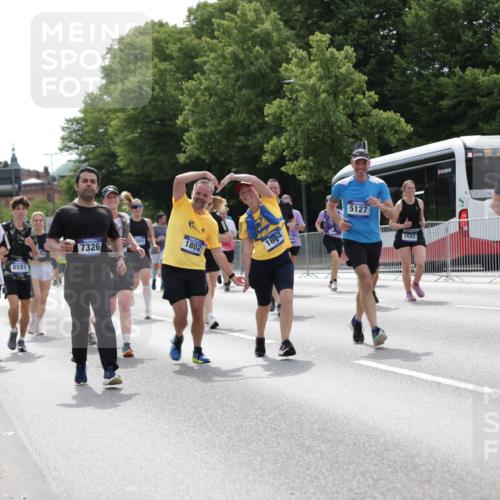 29.06.2025 - hella hamburg halbmarathon Jannik Wohlers http://msf.ph/oto/8141359 29.06.2025 10:43:41 Lombardsbrücke 1026, 1095, 1306, 1459, 1802, 1804, 2073, 2186, 2692, 3065, 3596, 4627, 4636, 4898, 5001, 5127, 5730, 5731, 5902, 5905, 6895, 7326, 7610, 7818, 8591, 8763, 8870, 8957, 9073, 9879, 11955, 12445, 12520, 13629, 13809, 13973, 13987, 14031, 14474, 14544, 14842, 14874, 15675, 15719, 16244, 16308, 16862, 17293, 17582 meine-sportfotos.de