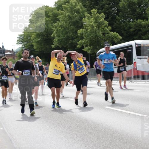 29.06.2025 - hella hamburg halbmarathon Jannik Wohlers http://msf.ph/oto/8141364 29.06.2025 10:43:41 Lombardsbrücke 1026, 1095, 1306, 1459, 1802, 1804, 2073, 2186, 2692, 3065, 3596, 4627, 4636, 4898, 5001, 5127, 5730, 5731, 5902, 5905, 6895, 7326, 7610, 7818, 8591, 8763, 8870, 8957, 9073, 9879, 11955, 12445, 12520, 13629, 13809, 13973, 13987, 14031, 14474, 14544, 14842, 14874, 15675, 15719, 16244, 16308, 16862, 17293, 17582 meine-sportfotos.de