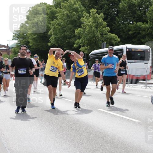 29.06.2025 - hella hamburg halbmarathon Jannik Wohlers http://msf.ph/oto/8141382 29.06.2025 10:43:41 Lombardsbrücke 1026, 1095, 1306, 1459, 1802, 1804, 2073, 2186, 2692, 3065, 3596, 4627, 4636, 4898, 5001, 5127, 5730, 5731, 5902, 5905, 6895, 7326, 7610, 7818, 8591, 8763, 8870, 8957, 9073, 9879, 11955, 12445, 12520, 13629, 13809, 13973, 13987, 14031, 14474, 14544, 14842, 14874, 15675, 15719, 16244, 16308, 16862, 17293, 17582 meine-sportfotos.de