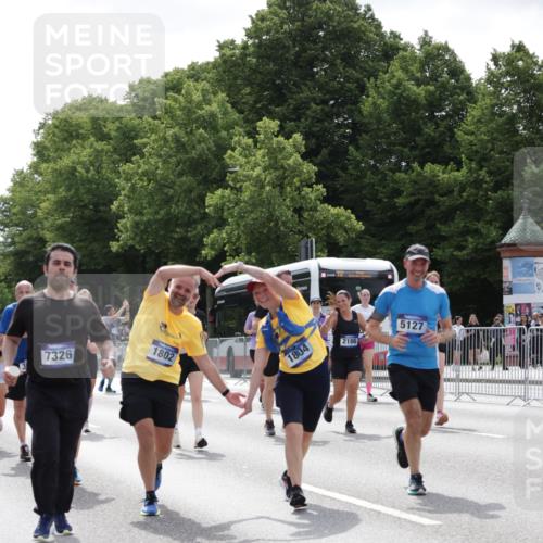 29.06.2025 - hella hamburg halbmarathon Jannik Wohlers http://msf.ph/oto/8141387 29.06.2025 10:43:42 Lombardsbrücke 1026, 1095, 1306, 1459, 1802, 1804, 2186, 2692, 3065, 3596, 4627, 4636, 4898, 5001, 5127, 5730, 5731, 5902, 5905, 6895, 7326, 7610, 7818, 8591, 8763, 8870, 8957, 9073, 9879, 11955, 12445, 12520, 13629, 13809, 13973, 13987, 14031, 14474, 14544, 14842, 14874, 15675, 15719, 16244, 16308, 16862, 17293, 17582 meine-sportfotos.de