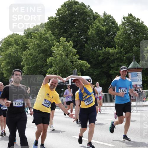 29.06.2025 - hella hamburg halbmarathon Jannik Wohlers http://msf.ph/oto/8141430 29.06.2025 10:43:42 Lombardsbrücke 1026, 1095, 1306, 1459, 1802, 1804, 2186, 2692, 3065, 3596, 4627, 4636, 4898, 5001, 5127, 5730, 5731, 5902, 5905, 6895, 7326, 7610, 7818, 8591, 8763, 8870, 8957, 9073, 9879, 11955, 12445, 12520, 13629, 13809, 13973, 13987, 14031, 14474, 14544, 14842, 14874, 15675, 15719, 16244, 16308, 16862, 17293, 17582 meine-sportfotos.de