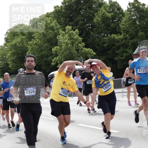 29.06.2025 - hella hamburg halbmarathon Jannik Wohlers http://msf.ph/oto/8141461 29.06.2025 10:43:42 Lombardsbrücke 1026, 1095, 1306, 1459, 1802, 1804, 2186, 2692, 3065, 3596, 4627, 4636, 4898, 5001, 5127, 5730, 5731, 5902, 5905, 6895, 7326, 7610, 7818, 8591, 8763, 8870, 8957, 9073, 9879, 11955, 12445, 12520, 13629, 13809, 13973, 13987, 14031, 14474, 14544, 14842, 14874, 15675, 15719, 16244, 16308, 16862, 17293, 17582 meine-sportfotos.de