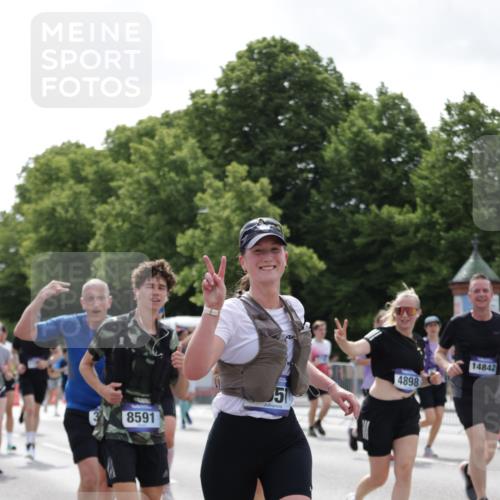 29.06.2025 - hella hamburg halbmarathon Jannik Wohlers http://msf.ph/oto/8141513 29.06.2025 10:43:44 Lombardsbrücke 1095, 1519, 1802, 1804, 2186, 2692, 3065, 3596, 4627, 4636, 4898, 5001, 5127, 5730, 5731, 5902, 5905, 7326, 7610, 7818, 7842, 8591, 8763, 8870, 8957, 9073, 9510, 9879, 10223, 11955, 12256, 12445, 13629, 13809, 13832, 13973, 13987, 14031, 14474, 14544, 14842, 14874, 15675, 16244, 16308, 16862, 17582, 17844 meine-sportfotos.de