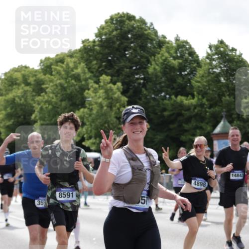 29.06.2025 - hella hamburg halbmarathon Jannik Wohlers http://msf.ph/oto/8141522 29.06.2025 10:43:45 Lombardsbrücke 1519, 1802, 1804, 2186, 2692, 3065, 3596, 4636, 4898, 5001, 5127, 5730, 5731, 5902, 5905, 7326, 7610, 7818, 7842, 8591, 8763, 8870, 8957, 9073, 9510, 9879, 10223, 11955, 12256, 12445, 12803, 12995, 13629, 13809, 13832, 13973, 13987, 14031, 14474, 14544, 14842, 14874, 15675, 16244, 16308, 17582, 17844 meine-sportfotos.de