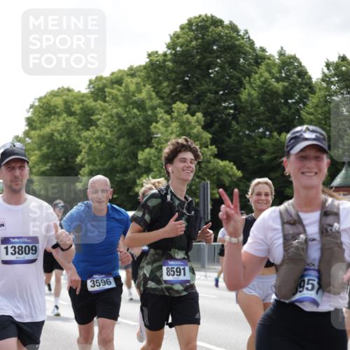 29.06.2025 - hella hamburg halbmarathon Jannik Wohlers http://msf.ph/oto/8141526 29.06.2025 10:43:45 Lombardsbrücke 1519, 1802, 1804, 2186, 2692, 3065, 3596, 4636, 4898, 5001, 5127, 5730, 5731, 5902, 5905, 7326, 7610, 7818, 7842, 8591, 8763, 8870, 8957, 9073, 9510, 9879, 10223, 11955, 12256, 12445, 12803, 12995, 13629, 13809, 13832, 13973, 13987, 14031, 14474, 14544, 14842, 14874, 15675, 16244, 16308, 17582, 17844 meine-sportfotos.de