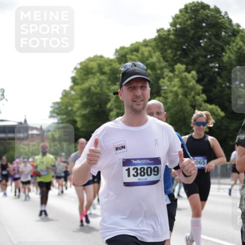 29.06.2025 - hella hamburg halbmarathon Jannik Wohlers http://msf.ph/oto/8141563 29.06.2025 10:43:46 Lombardsbrücke 1519, 1802, 1804, 2186, 2692, 3065, 3596, 4636, 4898, 5001, 5127, 5730, 5731, 5902, 5905, 7326, 7610, 7818, 7842, 8272, 8591, 8763, 8957, 9073, 9510, 9879, 10223, 11955, 12256, 12445, 12803, 12995, 13629, 13809, 13832, 13973, 13987, 14031, 14474, 14842, 14874, 15675, 16244, 17582, 17844 meine-sportfotos.de