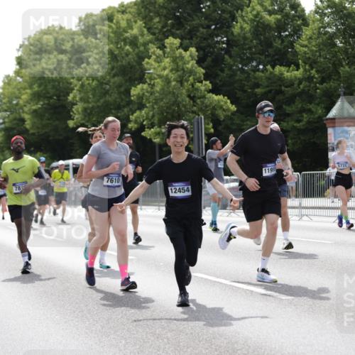 29.06.2025 - hella hamburg halbmarathon Jannik Wohlers http://msf.ph/oto/8141576 29.06.2025 10:43:47 Lombardsbrücke 1519, 1802, 1804, 2186, 2343, 2610, 2692, 3065, 3596, 4636, 4898, 5001, 5127, 5730, 5731, 5902, 5905, 7326, 7610, 7818, 7842, 8272, 8591, 8763, 8957, 9073, 9510, 9879, 10223, 11955, 12256, 12322, 12445, 12803, 12995, 13629, 13809, 13832, 13973, 13987, 14031, 14654, 14842, 14874, 15675, 16244, 17582, 17844 meine-sportfotos.de
