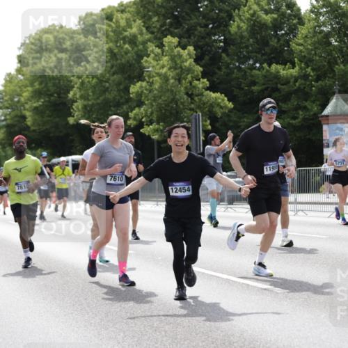 29.06.2025 - hella hamburg halbmarathon Jannik Wohlers http://msf.ph/oto/8141580 29.06.2025 10:43:47 Lombardsbrücke 1519, 1802, 1804, 2186, 2343, 2610, 2692, 3065, 3596, 4636, 4898, 5001, 5127, 5730, 5731, 5902, 5905, 7326, 7610, 7818, 7842, 8272, 8591, 8763, 8957, 9073, 9510, 9879, 10223, 11955, 12256, 12322, 12445, 12803, 12995, 13629, 13809, 13832, 13973, 13987, 14031, 14654, 14842, 14874, 15675, 16244, 17582, 17844 meine-sportfotos.de