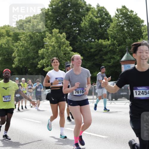 29.06.2025 - hella hamburg halbmarathon Jannik Wohlers http://msf.ph/oto/8141637 29.06.2025 10:43:49 Lombardsbrücke 1345, 1519, 1802, 1804, 2186, 2343, 2610, 2692, 3065, 3596, 4496, 4636, 4898, 5127, 5647, 5730, 5731, 5902, 5905, 7326, 7610, 7818, 7842, 8272, 8591, 8763, 8957, 9510, 10223, 11955, 12256, 12322, 12445, 12803, 12995, 13629, 13809, 13832, 13906, 13973, 13987, 14031, 14123, 14654, 14842, 14874, 15646, 15675, 16244, 16805, 17314, 17582, 17844 meine-sportfotos.de