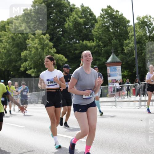 29.06.2025 - hella hamburg halbmarathon Jannik Wohlers http://msf.ph/oto/8141668 29.06.2025 10:43:49 Lombardsbrücke 1345, 1519, 1802, 1804, 2186, 2343, 2610, 2692, 3065, 3596, 4496, 4636, 4898, 5127, 5647, 5730, 5731, 5902, 5905, 7326, 7610, 7818, 7842, 8272, 8591, 8763, 8957, 9510, 10223, 11955, 12256, 12322, 12445, 12803, 12995, 13629, 13809, 13832, 13906, 13973, 13987, 14031, 14123, 14654, 14842, 14874, 15646, 15675, 16244, 16805, 17314, 17582, 17844 meine-sportfotos.de