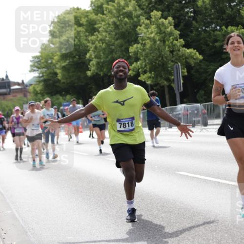 29.06.2025 - hella hamburg halbmarathon Jannik Wohlers http://msf.ph/oto/8141690 29.06.2025 10:43:50 Lombardsbrücke 1345, 1519, 1802, 1804, 2186, 2343, 2610, 2692, 3065, 3596, 4496, 4898, 5127, 5647, 5730, 5731, 7326, 7610, 7818, 7842, 8272, 8591, 8763, 8957, 9510, 10223, 11825, 11955, 12256, 12322, 12445, 12803, 12995, 13629, 13809, 13832, 13906, 13973, 13987, 14031, 14123, 14654, 14842, 14874, 15646, 15675, 16244, 16805, 17273, 17314, 17582, 17844, 17968 meine-sportfotos.de