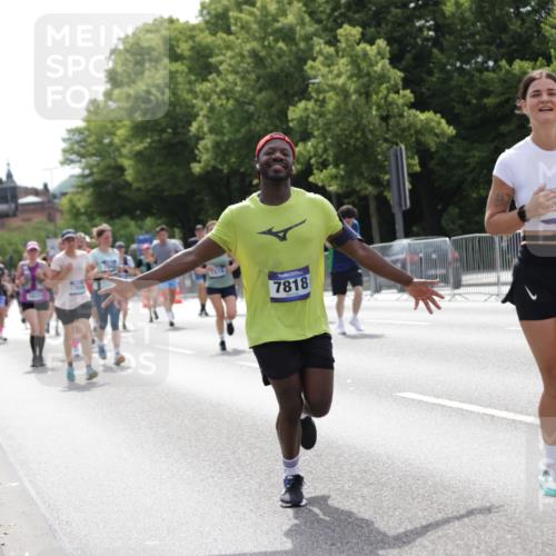 29.06.2025 - hella hamburg halbmarathon Jannik Wohlers http://msf.ph/oto/8141696 29.06.2025 10:43:50 Lombardsbrücke 1345, 1519, 1802, 1804, 2186, 2343, 2610, 2692, 3065, 3596, 4496, 4898, 5127, 5647, 5730, 5731, 7326, 7610, 7818, 7842, 8272, 8591, 8763, 8957, 9510, 10223, 11825, 11955, 12256, 12322, 12445, 12803, 12995, 13629, 13809, 13832, 13906, 13973, 13987, 14031, 14123, 14654, 14842, 14874, 15646, 15675, 16244, 16805, 17273, 17314, 17582, 17844, 17968 meine-sportfotos.de