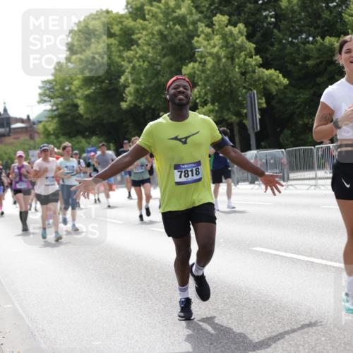 29.06.2025 - hella hamburg halbmarathon Jannik Wohlers http://msf.ph/oto/8141701 29.06.2025 10:43:50 Lombardsbrücke 1345, 1519, 1802, 1804, 2186, 2343, 2610, 2692, 3065, 3596, 4496, 4898, 5127, 5647, 5730, 5731, 7326, 7610, 7818, 7842, 8272, 8591, 8763, 8957, 9510, 10223, 11825, 11955, 12256, 12322, 12445, 12803, 12995, 13629, 13809, 13832, 13906, 13973, 13987, 14031, 14123, 14654, 14842, 14874, 15646, 15675, 16244, 16805, 17273, 17314, 17582, 17844, 17968 meine-sportfotos.de