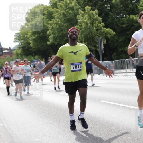 29.06.2025 - hella hamburg halbmarathon Jannik Wohlers http://msf.ph/oto/8141707 29.06.2025 10:43:50 Lombardsbrücke 1345, 1519, 1802, 1804, 2186, 2343, 2610, 2692, 3065, 3596, 4496, 4898, 5127, 5647, 5730, 5731, 7326, 7610, 7818, 7842, 8272, 8591, 8763, 8957, 9510, 10223, 11825, 11955, 12256, 12322, 12445, 12803, 12995, 13629, 13809, 13832, 13906, 13973, 13987, 14031, 14123, 14654, 14842, 14874, 15646, 15675, 16244, 16805, 17273, 17314, 17582, 17844, 17968 meine-sportfotos.de