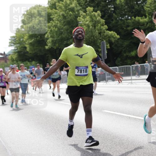 29.06.2025 - hella hamburg halbmarathon Jannik Wohlers http://msf.ph/oto/8141716 29.06.2025 10:43:50 Lombardsbrücke 1345, 1519, 1802, 1804, 2186, 2343, 2610, 2692, 3065, 3596, 4496, 4898, 5127, 5647, 5730, 5731, 7326, 7610, 7818, 7842, 8272, 8591, 8763, 8957, 9510, 10223, 11825, 11955, 12256, 12322, 12445, 12803, 12995, 13629, 13809, 13832, 13906, 13973, 13987, 14031, 14123, 14654, 14842, 14874, 15646, 15675, 16244, 16805, 17273, 17314, 17582, 17844, 17968 meine-sportfotos.de