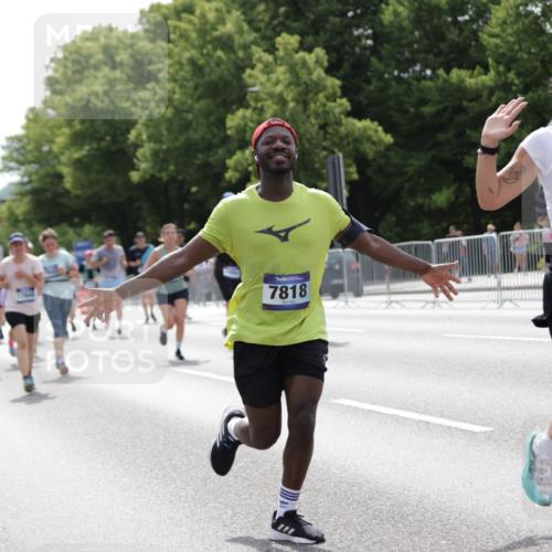 29.06.2025 - hella hamburg halbmarathon Jannik Wohlers http://msf.ph/oto/8141724 29.06.2025 10:43:50 Lombardsbrücke 1345, 1519, 1802, 1804, 2186, 2343, 2610, 2692, 3065, 3596, 4496, 4898, 5127, 5647, 5730, 5731, 7326, 7610, 7818, 7842, 8272, 8591, 8763, 8957, 9510, 10223, 11825, 11955, 12256, 12322, 12445, 12803, 12995, 13629, 13809, 13832, 13906, 13973, 13987, 14031, 14123, 14654, 14842, 14874, 15646, 15675, 16244, 16805, 17273, 17314, 17582, 17844, 17968 meine-sportfotos.de