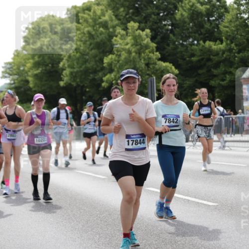 29.06.2025 - hella hamburg halbmarathon Jannik Wohlers http://msf.ph/oto/8141735 29.06.2025 10:43:54 Lombardsbrücke 1345, 1519, 2186, 2343, 2610, 2692, 3065, 3596, 4496, 4898, 5647, 5730, 5731, 7610, 7818, 7842, 8272, 8591, 8763, 8957, 9510, 10223, 10303, 10304, 11825, 11955, 12256, 12322, 12445, 12803, 12995, 13330, 13390, 13629, 13832, 13906, 13987, 14031, 14091, 14123, 14654, 14842, 14874, 15646, 16244, 16805, 17273, 17314, 17582, 17844, 17968 meine-sportfotos.de