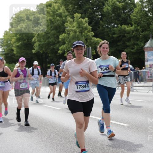 29.06.2025 - hella hamburg halbmarathon Jannik Wohlers http://msf.ph/oto/8141744 29.06.2025 10:43:54 Lombardsbrücke 1345, 1519, 2186, 2343, 2610, 2692, 3065, 3596, 4496, 4898, 5647, 5730, 5731, 7610, 7818, 7842, 8272, 8591, 8763, 8957, 9510, 10223, 10303, 10304, 11825, 11955, 12256, 12322, 12445, 12803, 12995, 13330, 13390, 13629, 13832, 13906, 13987, 14031, 14091, 14123, 14654, 14842, 14874, 15646, 16244, 16805, 17273, 17314, 17582, 17844, 17968 meine-sportfotos.de