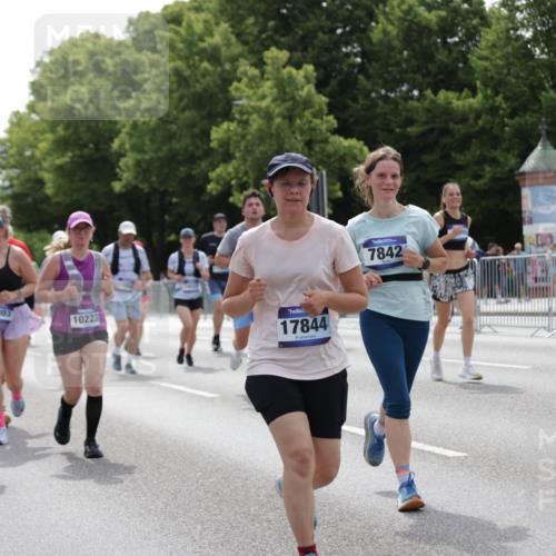 29.06.2025 - hella hamburg halbmarathon Jannik Wohlers http://msf.ph/oto/8141749 29.06.2025 10:43:54 Lombardsbrücke 1345, 1519, 2186, 2343, 2610, 2692, 3065, 3596, 4496, 4898, 5647, 5730, 5731, 7610, 7818, 7842, 8272, 8591, 8763, 8957, 9510, 10223, 10303, 10304, 11825, 11955, 12256, 12322, 12445, 12803, 12995, 13330, 13390, 13629, 13832, 13906, 13987, 14031, 14091, 14123, 14654, 14842, 14874, 15646, 16244, 16805, 17273, 17314, 17582, 17844, 17968 meine-sportfotos.de