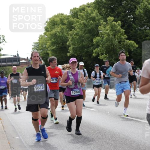 29.06.2025 - hella hamburg halbmarathon Jannik Wohlers http://msf.ph/oto/8141758 29.06.2025 10:43:55 Lombardsbrücke 1345, 1519, 2186, 2343, 2610, 2692, 3065, 3596, 4496, 4898, 5647, 5730, 5731, 7610, 7818, 7842, 8272, 8591, 8763, 9510, 10223, 10303, 10304, 11825, 11955, 12256, 12322, 12445, 12803, 12995, 13330, 13390, 13629, 13832, 13906, 13987, 14031, 14091, 14123, 14654, 14842, 14874, 15646, 16244, 16805, 17273, 17314, 17582, 17844, 17968 meine-sportfotos.de