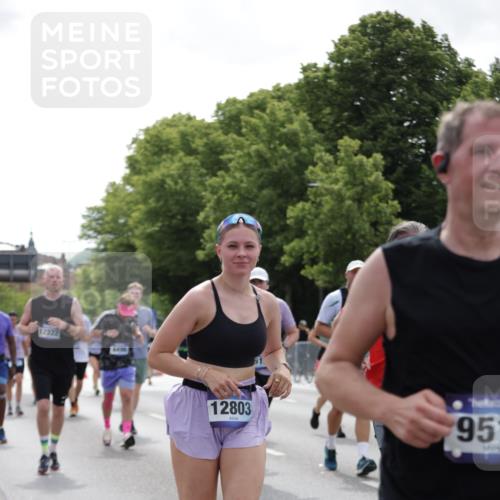 29.06.2025 - hella hamburg halbmarathon Jannik Wohlers http://msf.ph/oto/8141777 29.06.2025 10:43:57 Lombardsbrücke 1345, 1519, 2343, 2610, 3065, 4496, 5647, 5649, 5730, 5731, 6002, 7216, 7818, 7842, 8272, 8763, 9510, 10223, 10303, 10304, 11825, 11955, 12256, 12322, 12409, 12445, 12803, 12995, 13262, 13330, 13390, 13629, 13832, 13906, 13987, 14031, 14091, 14123, 14654, 14874, 15646, 16232, 16244, 16805, 17273, 17314, 17582, 17844, 17968 meine-sportfotos.de