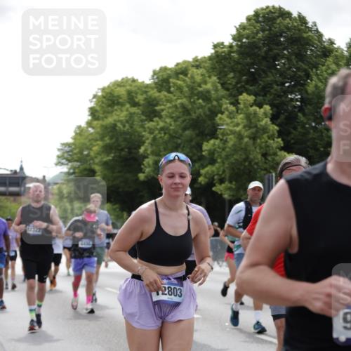 29.06.2025 - hella hamburg halbmarathon Jannik Wohlers http://msf.ph/oto/8141783 29.06.2025 10:43:57 Lombardsbrücke 1345, 1519, 2343, 2610, 3065, 4496, 5647, 5649, 5730, 5731, 6002, 7216, 7818, 7842, 8272, 8763, 9510, 10223, 10303, 10304, 11825, 11955, 12256, 12322, 12409, 12445, 12803, 12995, 13262, 13330, 13390, 13629, 13832, 13906, 13987, 14031, 14091, 14123, 14654, 14874, 15646, 16232, 16244, 16805, 17273, 17314, 17582, 17844, 17968 meine-sportfotos.de