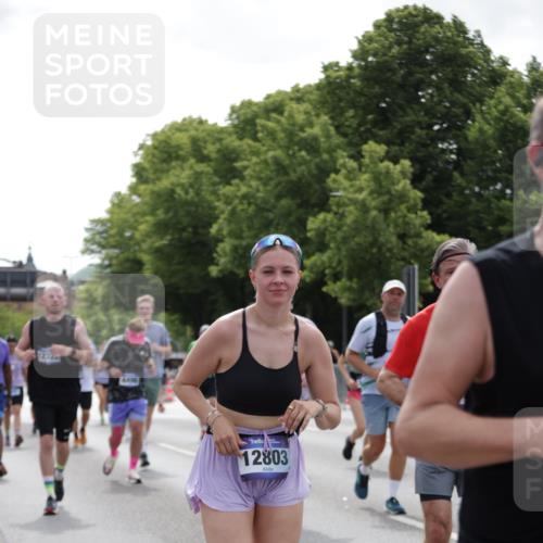 29.06.2025 - hella hamburg halbmarathon Jannik Wohlers http://msf.ph/oto/8141787 29.06.2025 10:43:57 Lombardsbrücke 1345, 1519, 2343, 2610, 3065, 4496, 5647, 5649, 5730, 5731, 6002, 7216, 7818, 7842, 8272, 8763, 9510, 10223, 10303, 10304, 11825, 11955, 12256, 12322, 12409, 12445, 12803, 12995, 13262, 13330, 13390, 13629, 13832, 13906, 13987, 14031, 14091, 14123, 14654, 14874, 15646, 16232, 16244, 16805, 17273, 17314, 17582, 17844, 17968 meine-sportfotos.de