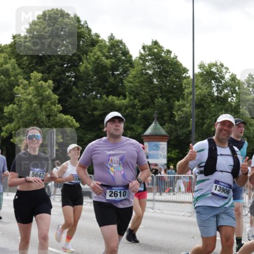 29.06.2025 - hella hamburg halbmarathon Jannik Wohlers http://msf.ph/oto/8141841 29.06.2025 10:43:59 Lombardsbrücke 1345, 1519, 2343, 2610, 3506, 4496, 5647, 5649, 5730, 5731, 6002, 7216, 7818, 7842, 8272, 9510, 10223, 10303, 10304, 10416, 11825, 11955, 12256, 12322, 12409, 12803, 12995, 13262, 13288, 13330, 13390, 13629, 13832, 13906, 13987, 14031, 14091, 14123, 14654, 15646, 16232, 16244, 16805, 17273, 17314, 17844, 17968 meine-sportfotos.de