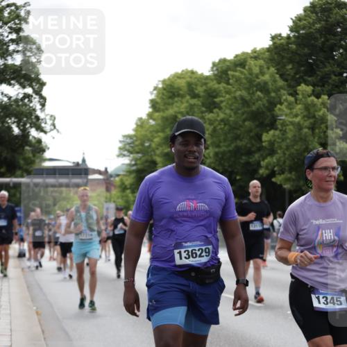 29.06.2025 - hella hamburg halbmarathon Jannik Wohlers http://msf.ph/oto/8141962 29.06.2025 10:44:05 Lombardsbrücke 1345, 1519, 2343, 2610, 3506, 4496, 4968, 5355, 5647, 5649, 6002, 7216, 7842, 8272, 9397, 9536, 10006, 10303, 10304, 10416, 11825, 12322, 12409, 12803, 12995, 13262, 13288, 13330, 13390, 13906, 14091, 14123, 14350, 14654, 14971, 15646, 16232, 16805, 17273, 17314, 17968, 18454, 18459 meine-sportfotos.de