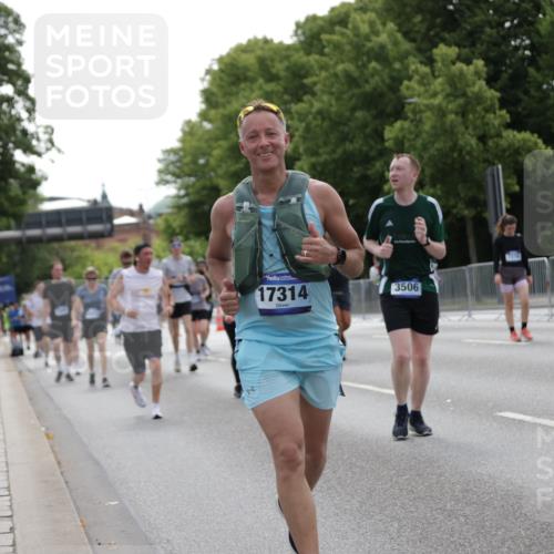 29.06.2025 - hella hamburg halbmarathon Jannik Wohlers http://msf.ph/oto/8142029 29.06.2025 10:44:09 Lombardsbrücke 1345, 2674, 3506, 4215, 4496, 4968, 5355, 5647, 5649, 6002, 7216, 9331, 9333, 9397, 9536, 10006, 10303, 10304, 10416, 11825, 12409, 13262, 13288, 13330, 13390, 13906, 14091, 14123, 14350, 14681, 14971, 15646, 16232, 16805, 17273, 17314, 17372, 17968, 18454, 18459, 19133 meine-sportfotos.de