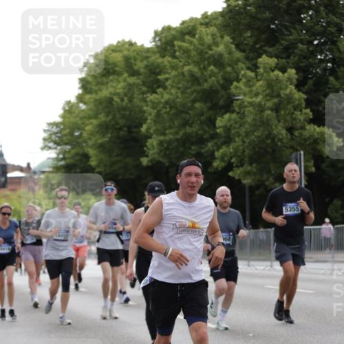 29.06.2025 - hella hamburg halbmarathon Jannik Wohlers http://msf.ph/oto/8142038 29.06.2025 10:44:11 Lombardsbrücke 2674, 3506, 4215, 4968, 5355, 5649, 6002, 7216, 9331, 9333, 9397, 9536, 10006, 10303, 10304, 10416, 11825, 12409, 13262, 13288, 13330, 13390, 14091, 14350, 14681, 14971, 16232, 17273, 17372, 17968, 18454, 18459, 19133 meine-sportfotos.de