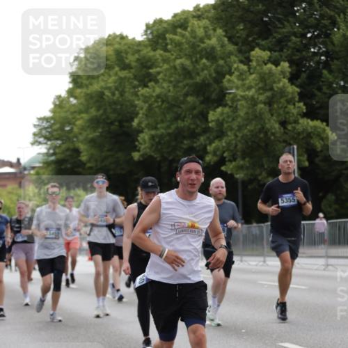29.06.2025 - hella hamburg halbmarathon Jannik Wohlers http://msf.ph/oto/8142043 29.06.2025 10:44:11 Lombardsbrücke 2674, 3506, 4215, 4968, 5355, 5649, 6002, 7216, 9331, 9333, 9397, 9536, 10006, 10303, 10304, 10416, 11825, 12409, 13262, 13288, 13330, 13390, 14091, 14350, 14681, 14971, 16232, 17273, 17372, 17968, 18454, 18459, 19133 meine-sportfotos.de