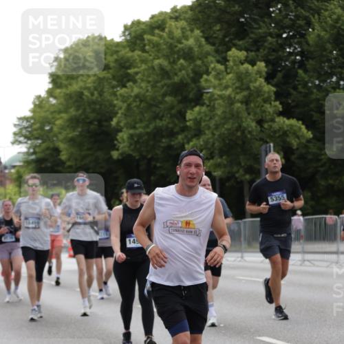 29.06.2025 - hella hamburg halbmarathon Jannik Wohlers http://msf.ph/oto/8142054 29.06.2025 10:44:11 Lombardsbrücke 2674, 3506, 4215, 4968, 5355, 5649, 6002, 7216, 9331, 9333, 9397, 9536, 10006, 10303, 10304, 10416, 11825, 12409, 13262, 13288, 13330, 13390, 14091, 14350, 14681, 14971, 16232, 17273, 17372, 17968, 18454, 18459, 19133 meine-sportfotos.de