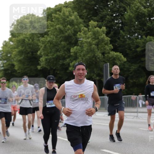 29.06.2025 - hella hamburg halbmarathon Jannik Wohlers http://msf.ph/oto/8142071 29.06.2025 10:44:12 Lombardsbrücke 2674, 3506, 4215, 4968, 5355, 5649, 6002, 7216, 9331, 9333, 9397, 9536, 10006, 10303, 10304, 10416, 12409, 13262, 13288, 13330, 13390, 14091, 14350, 14681, 14971, 16232, 17372, 18454, 18459, 19133 meine-sportfotos.de