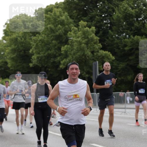 29.06.2025 - hella hamburg halbmarathon Jannik Wohlers http://msf.ph/oto/8142079 29.06.2025 10:44:12 Lombardsbrücke 2674, 3506, 4215, 4968, 5355, 5649, 6002, 7216, 9331, 9333, 9397, 9536, 10006, 10303, 10304, 10416, 12409, 13262, 13288, 13330, 13390, 14091, 14350, 14681, 14971, 16232, 17372, 18454, 18459, 19133 meine-sportfotos.de