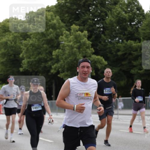 29.06.2025 - hella hamburg halbmarathon Jannik Wohlers http://msf.ph/oto/8142097 29.06.2025 10:44:12 Lombardsbrücke 2674, 3506, 4215, 4968, 5355, 5649, 6002, 7216, 9331, 9333, 9397, 9536, 10006, 10303, 10304, 10416, 12409, 13262, 13288, 13330, 13390, 14091, 14350, 14681, 14971, 16232, 17372, 18454, 18459, 19133 meine-sportfotos.de