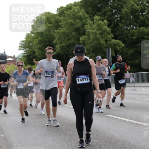 29.06.2025 - hella hamburg halbmarathon Jannik Wohlers http://msf.ph/oto/8142103 29.06.2025 10:44:14 Lombardsbrücke 2674, 3506, 4215, 4968, 5355, 5649, 6002, 7216, 9084, 9085, 9331, 9333, 9397, 9536, 10006, 10303, 10304, 10416, 11272, 12318, 12409, 13262, 13288, 14350, 14681, 14971, 16232, 16577, 17372, 18454, 18459, 19133 meine-sportfotos.de
