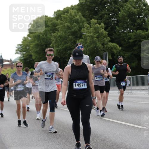 29.06.2025 - hella hamburg halbmarathon Jannik Wohlers http://msf.ph/oto/8142121 29.06.2025 10:44:14 Lombardsbrücke 2674, 3506, 4215, 4968, 5355, 5649, 6002, 7216, 9084, 9085, 9331, 9333, 9397, 9536, 10006, 10303, 10304, 10416, 11272, 12318, 12409, 13262, 13288, 14350, 14681, 14971, 16232, 16577, 17372, 18454, 18459, 19133 meine-sportfotos.de