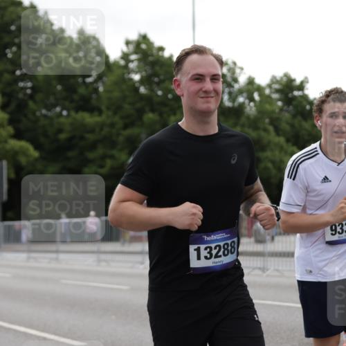 29.06.2025 - hella hamburg halbmarathon Jannik Wohlers http://msf.ph/oto/8142132 29.06.2025 10:44:19 Lombardsbrücke 2674, 3506, 4215, 4968, 5355, 6841, 8582, 9084, 9085, 9331, 9333, 9397, 9536, 10006, 10416, 11272, 12318, 13288, 14325, 14350, 14681, 14971, 15809, 16101, 16494, 16577, 17372, 18454, 18459, 19133 meine-sportfotos.de