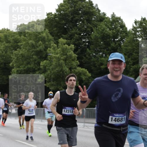 29.06.2025 - hella hamburg halbmarathon Jannik Wohlers http://msf.ph/oto/8142186 29.06.2025 10:44:21 Lombardsbrücke 1273, 1924, 2674, 4215, 4968, 5355, 6841, 6888, 8582, 9036, 9084, 9085, 9331, 9333, 9397, 9536, 10006, 10668, 11272, 12318, 13039, 14325, 14350, 14681, 14971, 15809, 16101, 16494, 16577, 17372, 18454, 18459, 19133 meine-sportfotos.de