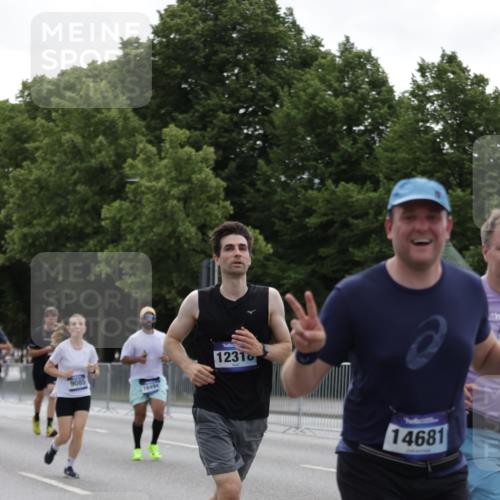 29.06.2025 - hella hamburg halbmarathon Jannik Wohlers http://msf.ph/oto/8142201 29.06.2025 10:44:22 Lombardsbrücke 1273, 1629, 1924, 2674, 3570, 4215, 4275, 4968, 5355, 6841, 6888, 8582, 9036, 9084, 9085, 9331, 9333, 9397, 9536, 10668, 11272, 12318, 13039, 13261, 14325, 14350, 14681, 15809, 16101, 16494, 16577, 17372, 18454, 18459, 19133 meine-sportfotos.de