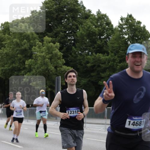 29.06.2025 - hella hamburg halbmarathon Jannik Wohlers http://msf.ph/oto/8142209 29.06.2025 10:44:22 Lombardsbrücke 1273, 1629, 1924, 2674, 3570, 4215, 4275, 4968, 5355, 6841, 6888, 8582, 9036, 9084, 9085, 9331, 9333, 9397, 9536, 10668, 11272, 12318, 13039, 13261, 14325, 14350, 14681, 15809, 16101, 16494, 16577, 17372, 18454, 18459, 19133 meine-sportfotos.de
