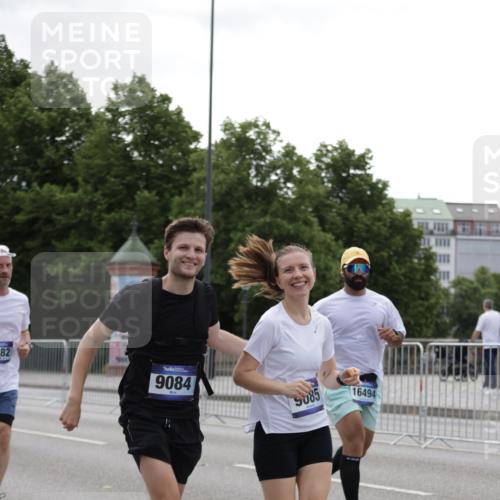 29.06.2025 - hella hamburg halbmarathon Jannik Wohlers http://msf.ph/oto/8142325 29.06.2025 10:44:26 Lombardsbrücke 1024, 1273, 1629, 1924, 2674, 3570, 4215, 4275, 4968, 5355, 6841, 6888, 8582, 8907, 9036, 9084, 9085, 9331, 9333, 9397, 10668, 10707, 11272, 12318, 12394, 13039, 13261, 13580, 14325, 14681, 15809, 16101, 16494, 16577, 16850, 17372, 18230, 19133 meine-sportfotos.de