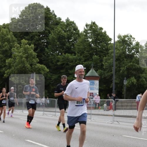 29.06.2025 - hella hamburg halbmarathon Jannik Wohlers http://msf.ph/oto/8142332 29.06.2025 10:44:26 Lombardsbrücke 1024, 1273, 1629, 1924, 2674, 3570, 4215, 4275, 4968, 5355, 6841, 6888, 8582, 8907, 9036, 9084, 9085, 9331, 9333, 9397, 10668, 10707, 11272, 12318, 12394, 13039, 13261, 13580, 14325, 14681, 15809, 16101, 16494, 16577, 16850, 17372, 18230, 19133 meine-sportfotos.de