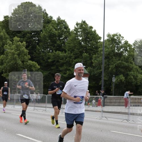 29.06.2025 - hella hamburg halbmarathon Jannik Wohlers http://msf.ph/oto/8142345 29.06.2025 10:44:27 Lombardsbrücke 1024, 1273, 1629, 1924, 2007, 2674, 2779, 3570, 4215, 4275, 6841, 6888, 8582, 8907, 9036, 9084, 9085, 9331, 9333, 10668, 10707, 11272, 12318, 12394, 13039, 13261, 13580, 14325, 14681, 15809, 16101, 16494, 16577, 16850, 17372, 18230, 19133 meine-sportfotos.de