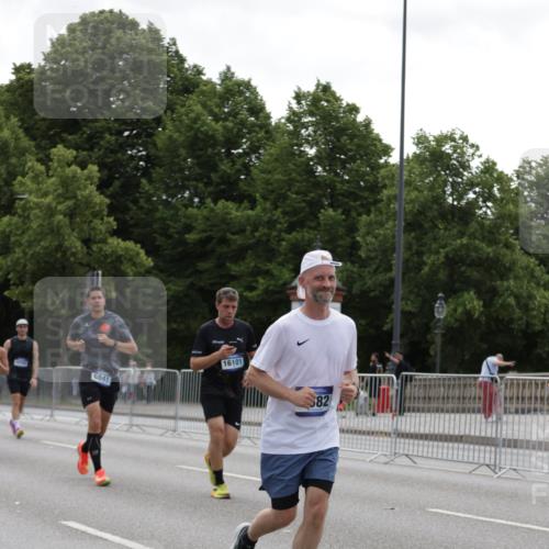 29.06.2025 - hella hamburg halbmarathon Jannik Wohlers http://msf.ph/oto/8142349 29.06.2025 10:44:27 Lombardsbrücke 1024, 1273, 1629, 1924, 2007, 2674, 2779, 3570, 4215, 4275, 6841, 6888, 8582, 8907, 9036, 9084, 9085, 9331, 9333, 10668, 10707, 11272, 12318, 12394, 13039, 13261, 13580, 14325, 14681, 15809, 16101, 16494, 16577, 16850, 17372, 18230, 19133 meine-sportfotos.de