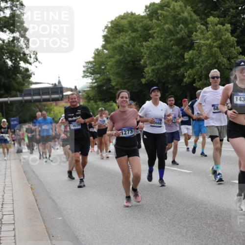 29.06.2025 - hella hamburg halbmarathon Jannik Wohlers http://msf.ph/oto/8142377 29.06.2025 10:44:30 Lombardsbrücke 1024, 1273, 1629, 1924, 2007, 2674, 2779, 3570, 4275, 6841, 6888, 8582, 8907, 9036, 9084, 9085, 9331, 9333, 10562, 10566, 10668, 10707, 11272, 12198, 12318, 12394, 13039, 13261, 13580, 14325, 15809, 16101, 16494, 16577, 16850, 17372, 17521, 18084, 18230, 18294 meine-sportfotos.de