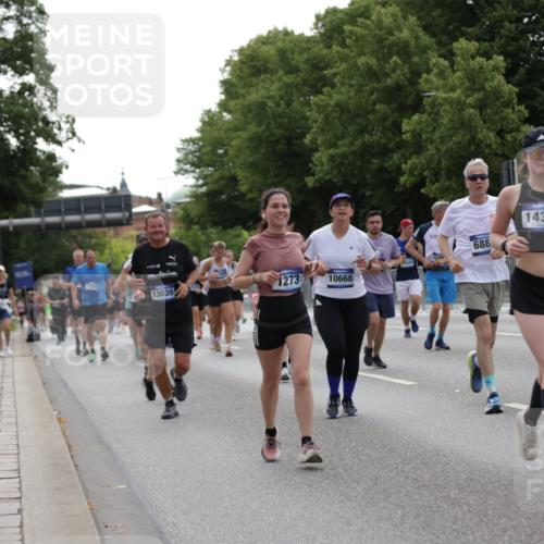 29.06.2025 - hella hamburg halbmarathon Jannik Wohlers http://msf.ph/oto/8142390 29.06.2025 10:44:30 Lombardsbrücke 1024, 1273, 1629, 1924, 2007, 2674, 2779, 3570, 4275, 6841, 6888, 8582, 8907, 9036, 9084, 9085, 9331, 9333, 10562, 10566, 10668, 10707, 11272, 12198, 12318, 12394, 13039, 13261, 13580, 14325, 15809, 16101, 16494, 16577, 16850, 17372, 17521, 18084, 18230, 18294 meine-sportfotos.de