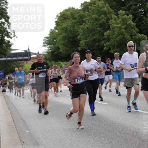29.06.2025 - hella hamburg halbmarathon Jannik Wohlers http://msf.ph/oto/8142408 29.06.2025 10:44:30 Lombardsbrücke 1024, 1273, 1629, 1924, 2007, 2674, 2779, 3570, 4275, 6841, 6888, 8582, 8907, 9036, 9084, 9085, 9331, 9333, 10562, 10566, 10668, 10707, 11272, 12198, 12318, 12394, 13039, 13261, 13580, 14325, 15809, 16101, 16494, 16577, 16850, 17372, 17521, 18084, 18230, 18294 meine-sportfotos.de